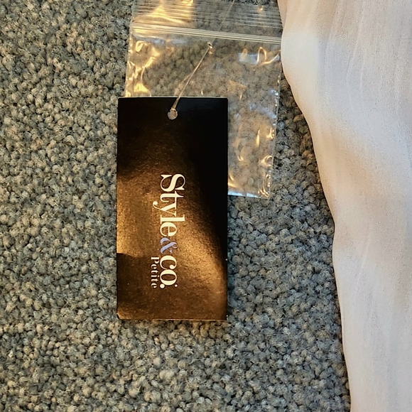 NWT Style&Co sleeveless sheer blouse Size 16P Color white - Picture 11 of 11